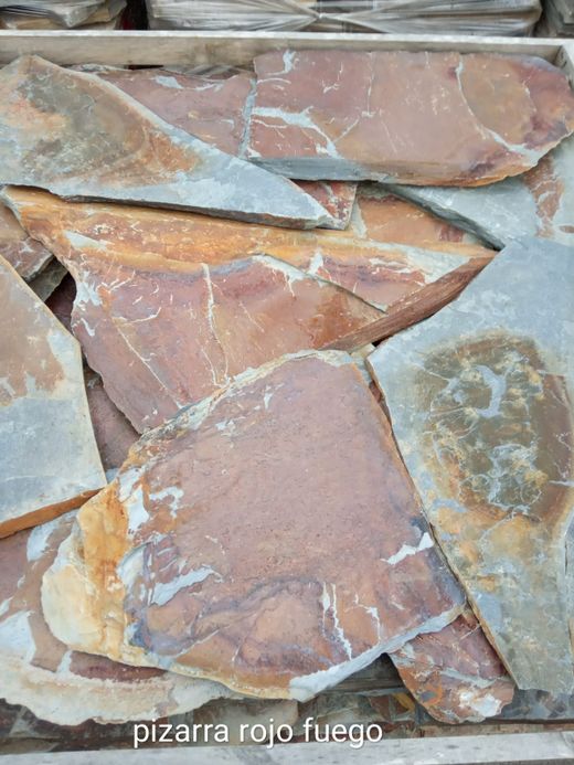 Oregelbunden natursten Pall Fire Red