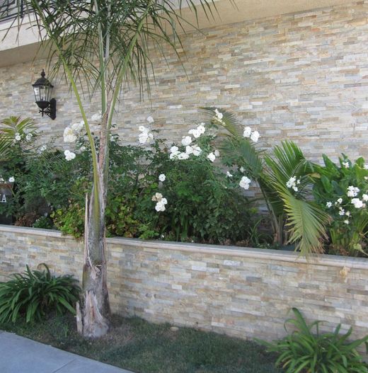 Caixa Pedra natural premuntada Lineal Groc 0,48m2 Pedres de Galícia