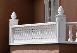 Klassisk vit Cuenca Verniprens auktion