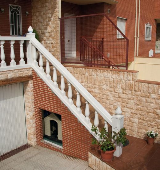 Klassisk vit Cuenca Verniprens auktion