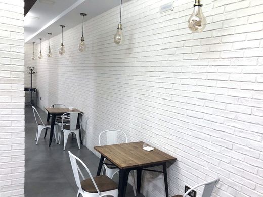 Wall tiles Oxford White 2,5x5,5x24cm Verniprens