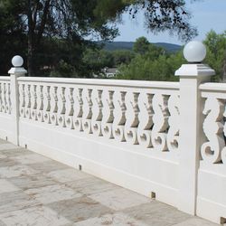 Cokół Teby Verniprens