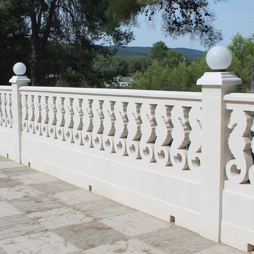 Cokół Teby Verniprens