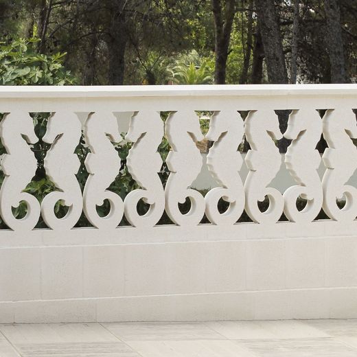 Cokół Teby Verniprens